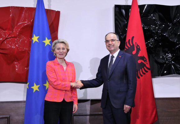 Presidenti Begaj pret Ursula von der Leyen: Shqipëria është e vendosur për të vijuar me agjendën evropiane