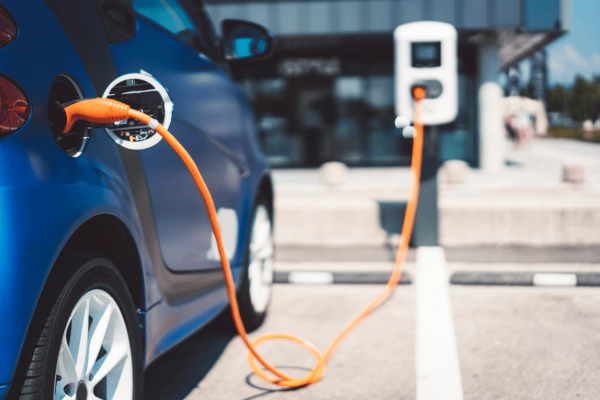 Shtohen makinat elektrike; kërkesat në rritje edhe për shkak të rritjes së karburantit