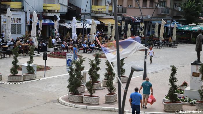 Kosova të shtyjë afatin për riregjistrimin e targave të makinave serbe