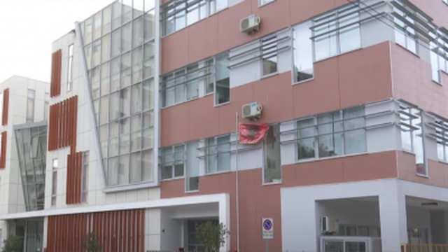 “Na jep 3000 euro, mos të publikojmë lidhjen”/ Shantazh nga Instagrami një të riu, arrestohen tre persona