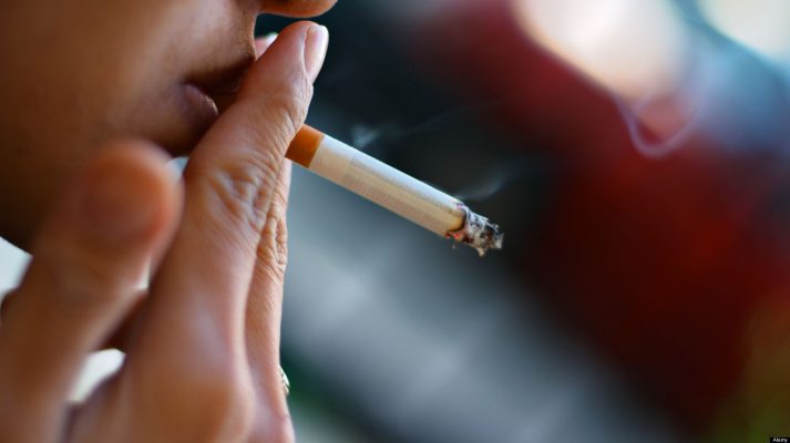 Të miturit konsumatorë të duhanit, mosha ulet deri në 11-vjeç