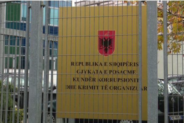 Abuzime me tenderin 7 mln lekë për shkallët e zjarrfikëses në Durrës/ Apeli lë në fuqi vendimin e GJKKO për punonjësit e Bashkisë