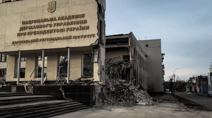 Ukraina: Rusët po plaçkitin muzetë dhe shkatërrojnë librat tanë