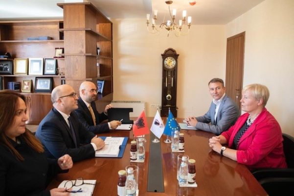 Reforma në drejtësi/ Artur Metani takon ambasadoren e BE në Tiranë