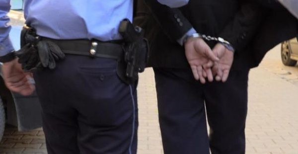 U kap me drogë në Turqi/ Arrestohet efektivi i policisë rrugore dhe dy shqiptarë të tjerë (EMRAT)