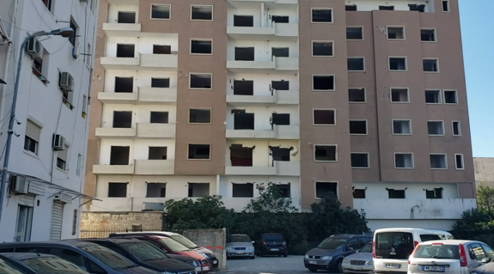 Protestë për pallatet e “Rindërtimit” në Durrës; banorët nuk pranojnë të spostohen në Spitallë