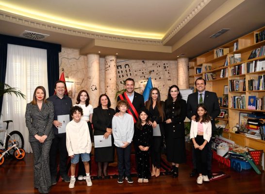 Familja Rugova merr shtetësinë shqiptare, Veliaj: “Krenar për kontributin që i keni dhënë Shqipërisë dhe Kosovës”