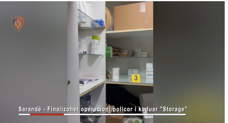 Kthyen shtëpinë në magazinë ilaçesh kontrabandë me vlerë 70 mijë euro/ Arrestohet çifti i bashkëshortëve në Sarandë
