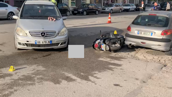 Aksidenti në rrugën Lushnjë- Rrogozhinë/ Përmbyset makina, tre të plagosur
