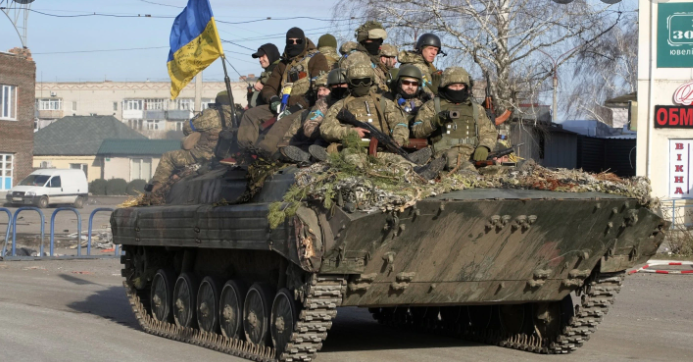 Ushtria ukrainase rimerr 600 vendbanime të pushtura nga Rusia brenda 1 muaji