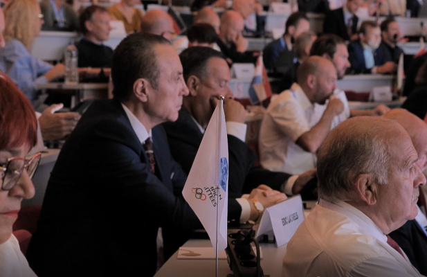 Kontributi në sport/ Presidenti i KOKSH, Fidel Ylli nderohet me çmimin e rëndësishëm