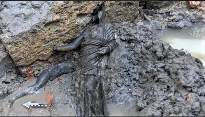 Zbulim historik në Toscana/ Gjenden statuja bronxi, ekspertët: Mund të rishkruhet historia