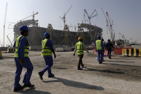 Ndërtimet për Kupën e Botës/ Katari: 400-500 punëtorë humbën jetën