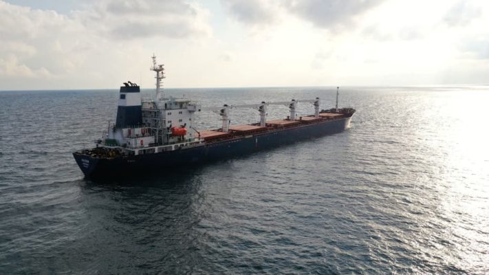 Gjashtë anije me grurë janë larguar nga Ukraina që kur Rusia iu ribashkua marrëveshjes