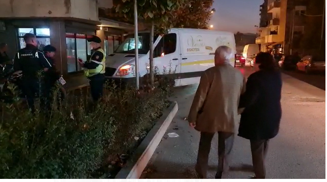Video- Tjetër aksident në Vlorë/ Furgoni përplas rëndë këmbësoren