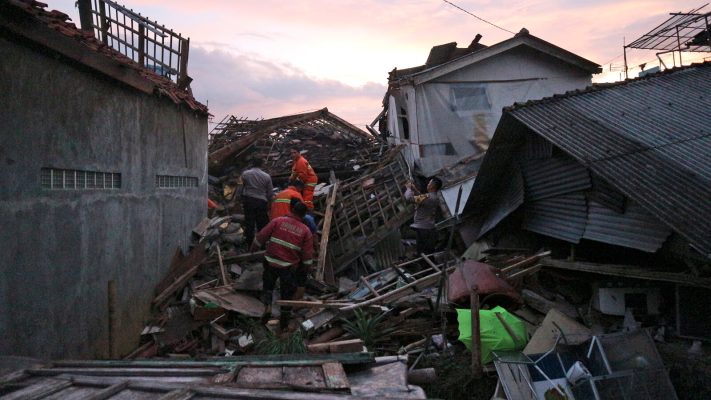 Tërmeti i tmerrshëm në Indonezi; rëndohet shumë bilanci i viktimave
