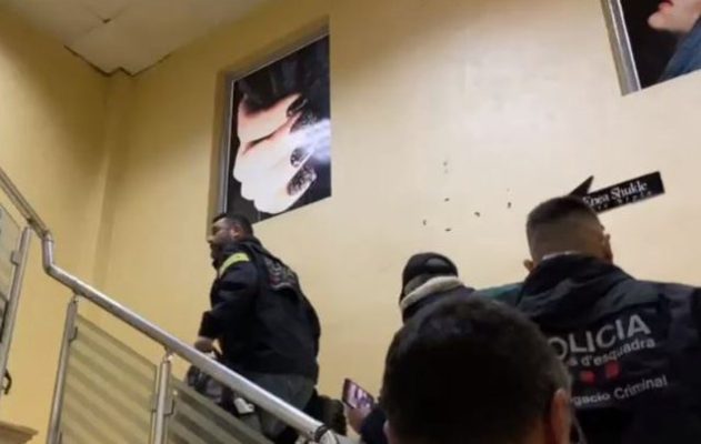 Policia shqiptare dhe spanjolle “zbarkojnë” në Elbasan/ Sekuestrojnë një call-center, lëshohen urdhër arreste për disa të huaj