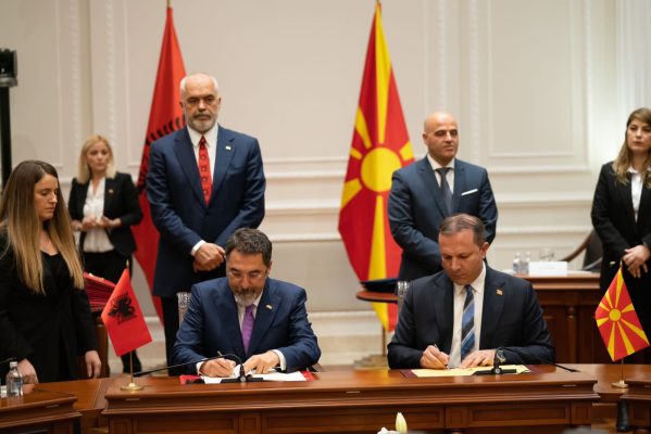 Bashkëpunimi policor dhe lëvizja në pikën e përbashkët kufitare të Qafë Thanës/ Çuçi nënshkruan dy marrëveshje në Shkup
