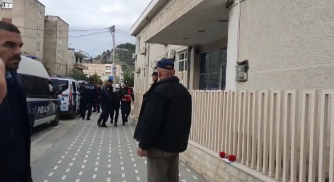 Sekuestrimi i 870 kg kanabis në Berat/ Gjykata lë në burg 9 burra dhe 2 gra (EMRAT)