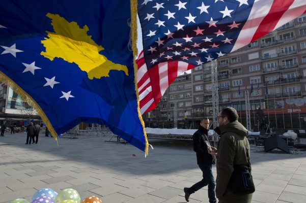 SHBA: Kosova dhe Serbia të përmbahen nga veprimet që mund të çojnë në dhunë