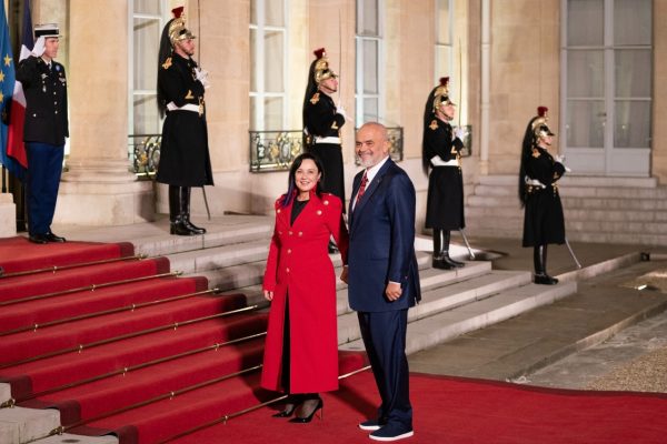 Rama në Élysée, darkë zyrtare me presidentin Macron