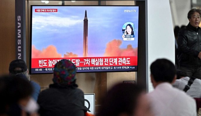 Alarmi/ Koreja e Veriut lëshon tre raketa mbi Japoninë