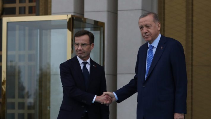Erdogan: Turqia nuk është e gatshme ta pranojë Suedinë në NATO
