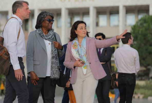 Ambasadorja e SHBA në OKB mbërrin në Tiranë/ Takon Begajn dhe Ramën
