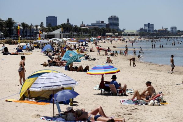Vala e të nxehtit në Australi, temperatura deri në 16 gradë mbi mesataren, plazhet plot