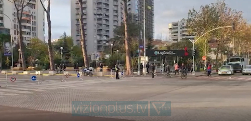 Video- Bllokohet bulevardi Dëshmorët e Kombit/ Unaza e lirë për lëvizjen e automjeteve