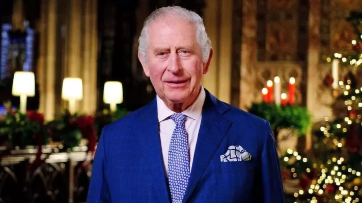 Charles uron Krishtlindjen e parë si Mbret/ Homazhe edhe për Elizabeth II