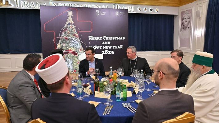 Veliaj pritje për festat me përfaqësues të trupit diplomatik dhe komuniteteve fetare: 2022 ishte një vit i jashtëzakonshëm për Tiranën