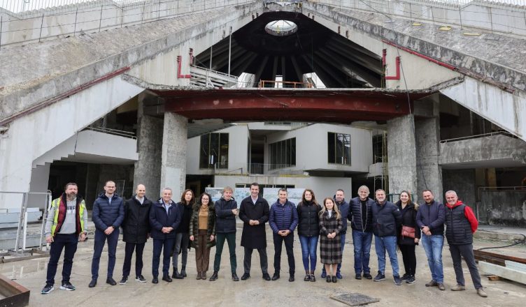 Gocave Veliaj dhe arkitekti Winy Mass, inspektojnë punimet te Piramida: I ...