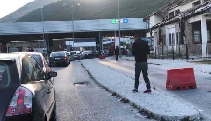 Fluks në aeroport dhe pikat kufitare; turistët vijnë të kalojnë ndërrimin e viteve në Shqipëri