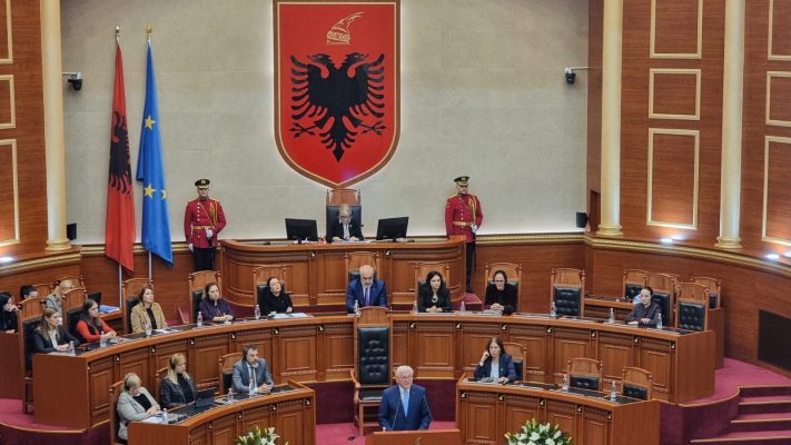 Presidenti gjerman në Kuvendin e Shqipërisë: Është një nder i madh, vendet tona partnere