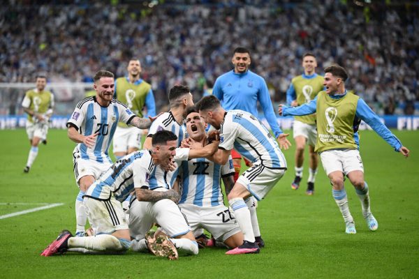 Argjentina triumf dramatik pas penalltive ndaj Holandës, shkon në gjysmëfinale
