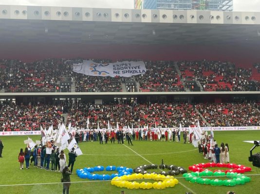 700 ekipe sportive shkollore performojnë në stadiumin “Air Albania”/ Veliaj: Sot çunat dhe gocat e Shqipërisë janë kombëtarja jonë e re