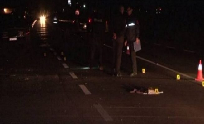 Makina përplas për vdekje 77-vjeçarin në Divjakë