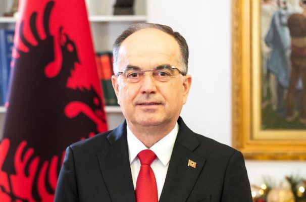 Presidenti uron shqiptarët për Vitin e Ri: Do bëj detyrën që të gjendem sa më afër jush