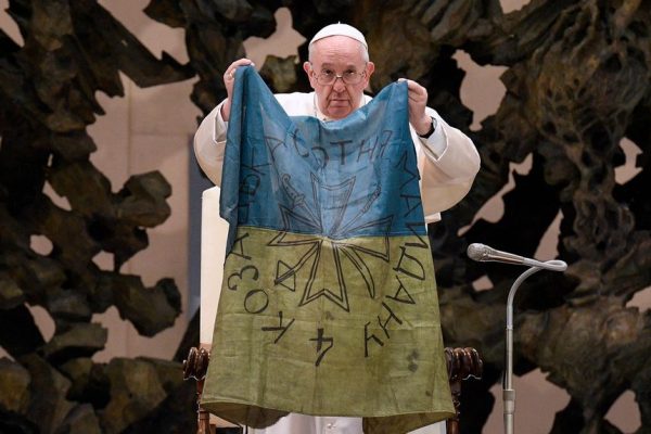Papa: “Në Ukrainë po përsëritet ajo që ndodhi në shfarosjen e hebrenjve”