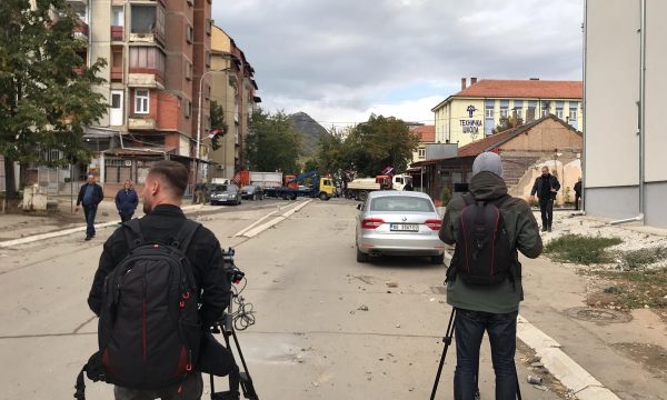 Pas policëve/ Dhunohen edhe gazetarët në veri të Kosovës