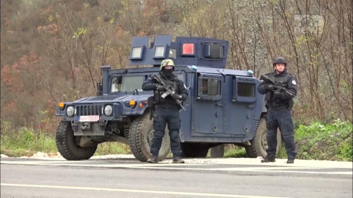 SHBA: Ushtria serbe, jo në Kosovë/ Escobar kërkon heqjen e barrikadave dhe rikthimin në Institucione