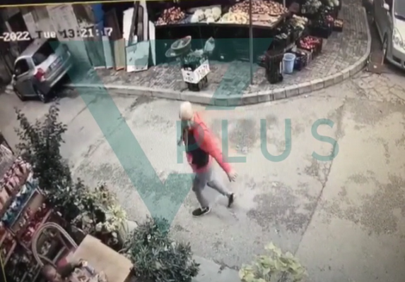 Video- Grusht Berishës në mes të bulevardit/ Dalin pamjet kur Gert Shehu del nga xhamia pak para sulmit