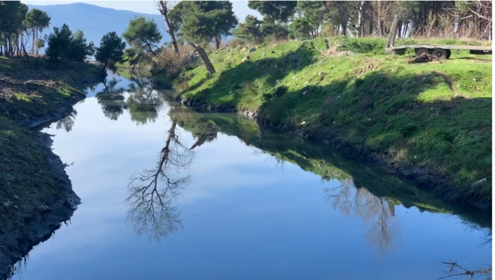 Gjendet një trup i pajetë në kanalin e ujrave të zeza në Vlorë, dyshimet e para