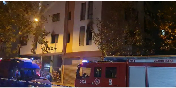 Bie zjarr në një banesë në Yzberisht/ Shkak dyshohet bombula e gazit