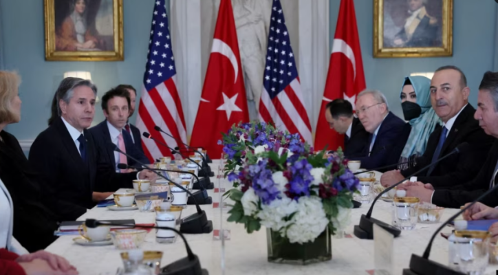 Uashingtoni dhe Ankaraja përpiqen të afrohen, por përçarjet vazhdojnë