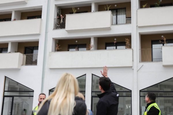 Gati apartamentet për 150 familje në lagjen e re “5 Maji”, Veliaj: Ata që bllokojnë për 5 vota, do ikin me bisht ndër shalë më 15 maj”
