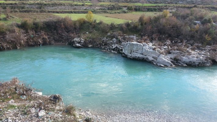 Krim i tmerrshëm në Shkodër/ Nëna lind djalin dhe e hedh në lum pas 8 ditësh