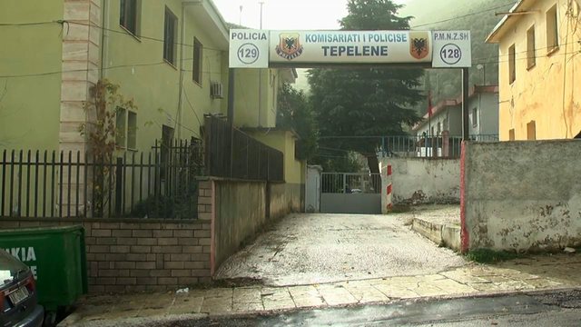 U dhunua nga vëllai i nxënëses/ Arrestohet mësuesi i fiskulturës në Tepelenë, akuzohet për dy vepra penale