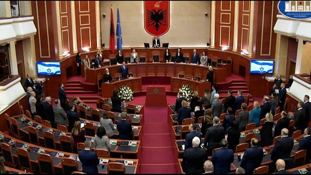Socialistët kërkesë për përjashtim të Sali Berishës dhe deputetëve demokratë: Shkelën etikën dhe penguan mbarëvajtjen e seancës